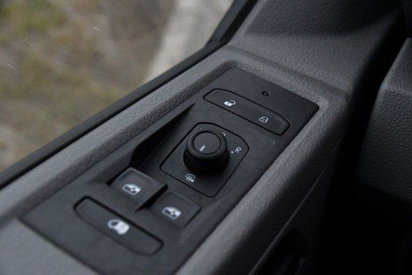 Volkswagen Transporter 2.0 TDI L2H1 30 ABT Bulli Edition Camera, Cruise, Carplay, LED, Stoelverwarming, Standkachel, Multimedia, Sensoren, Uniek!