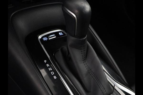 Toyota Corolla 1.8 Hybrid Dynamic Bi-Tone | 1e eigenaar | Dealer onderhouden | Apple Carplay & AndroidAUTO | Stoelverwarming |