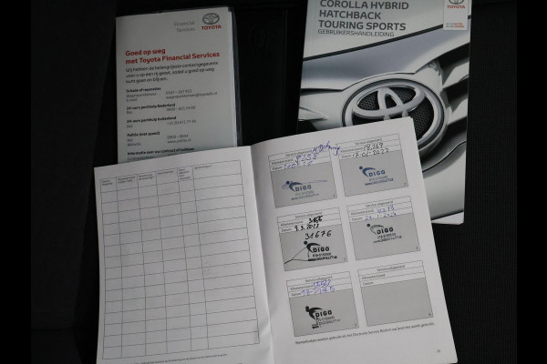 Toyota Corolla 1.8 Hybrid Dynamic Bi-Tone | 1e eigenaar | Dealer onderhouden | Apple Carplay & AndroidAUTO | Stoelverwarming |