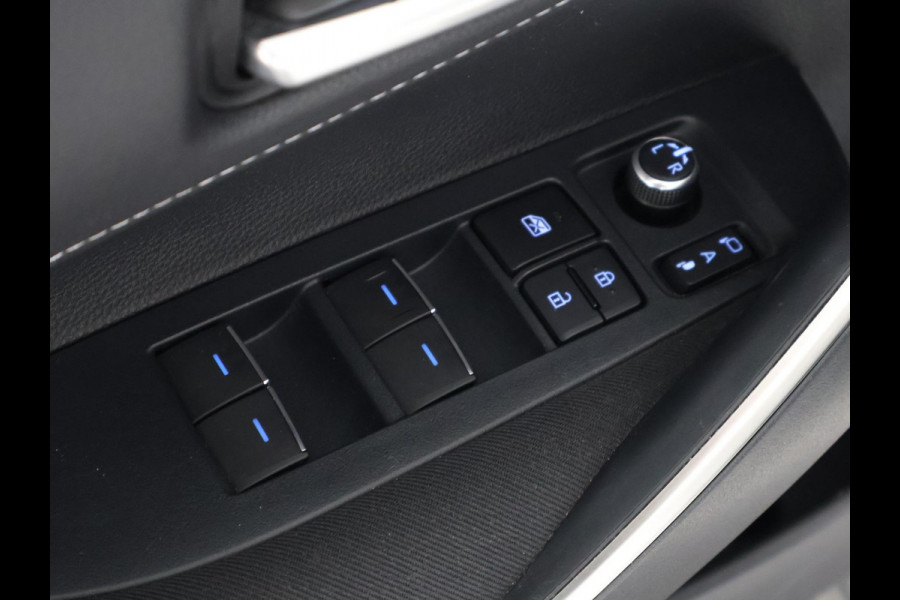 Toyota Corolla 1.8 Hybrid Dynamic Bi-Tone | 1e eigenaar | Dealer onderhouden | Apple Carplay & AndroidAUTO | Stoelverwarming |