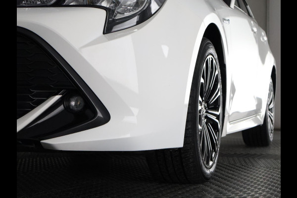 Toyota Corolla 1.8 Hybrid Dynamic Bi-Tone | 1e eigenaar | Dealer onderhouden | Apple Carplay & AndroidAUTO | Stoelverwarming |