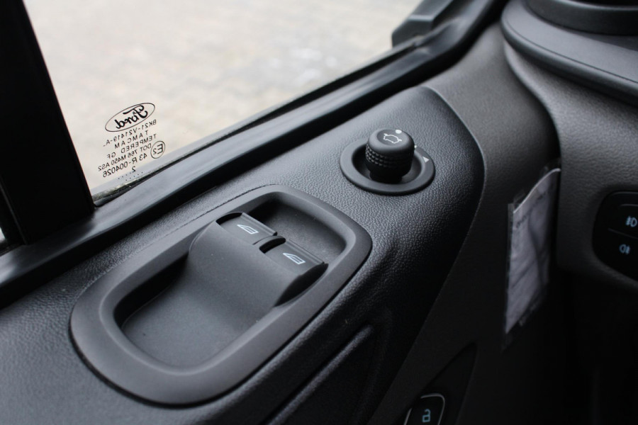 Ford Transit Custom 2.0 TDCI L1H1 Trend Dubbele Cabine | Trekhaak | Stoel + Stuurverwarming | Camera | Cruise Control | Carplay |