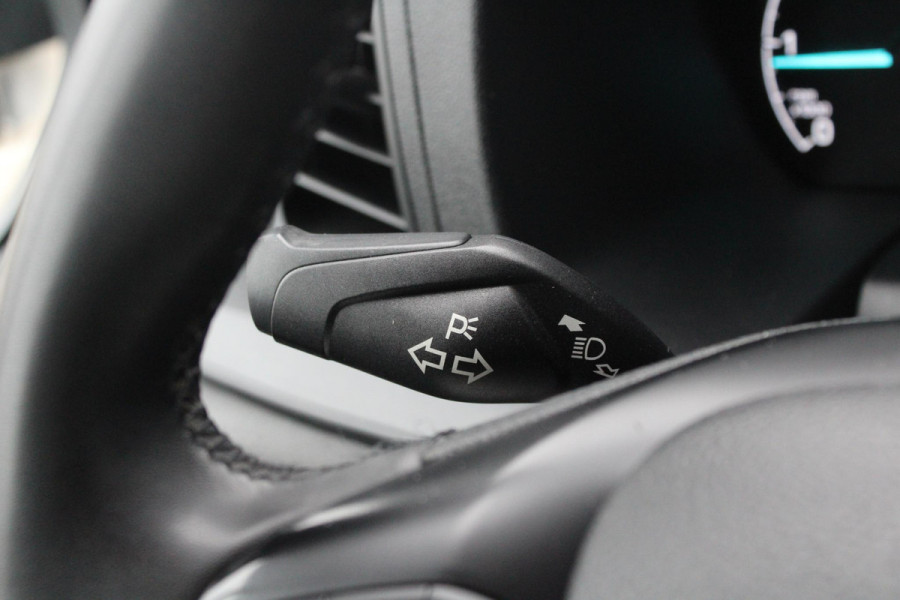 Ford Transit Custom 2.0 TDCI L1H1 Trend Dubbele Cabine | Trekhaak | Stoel + Stuurverwarming | Camera | Cruise Control | Carplay |