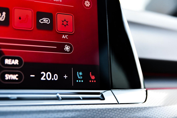 Volkswagen Golf 2.0 GTD. Pano, Leder, Koeling, Memory, HUD, Camera, H/K, Dodeh, ACC, Stuurvw, IQ Light, CarPlay!