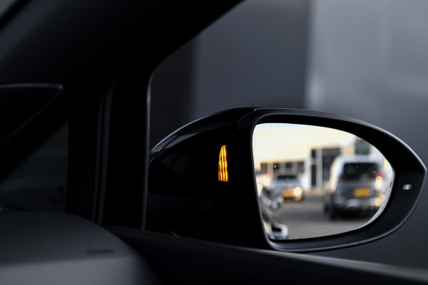 Volkswagen Golf 2.0 GTD. Pano, Leder, Koeling, Memory, HUD, Camera, H/K, Dodeh, ACC, Stuurvw, IQ Light, CarPlay!