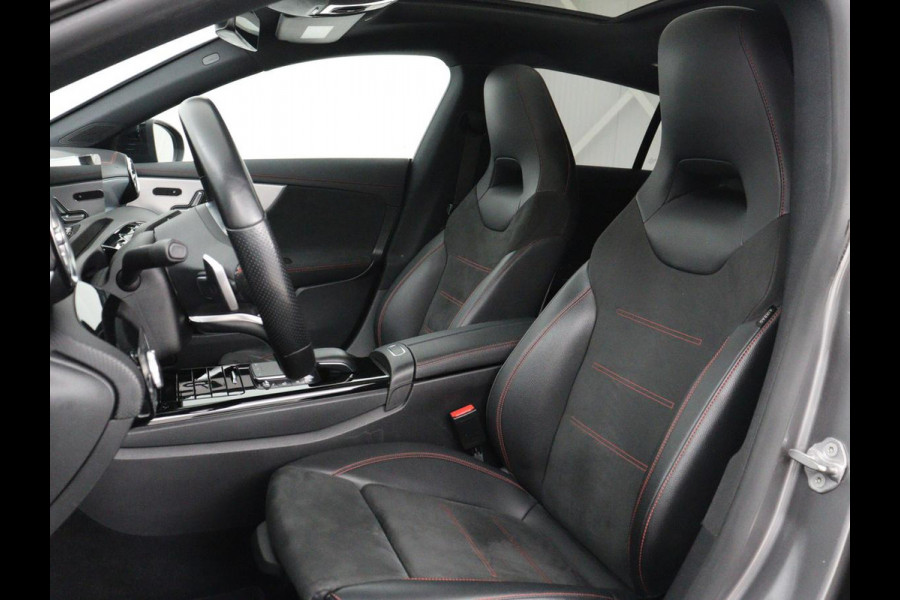 Mercedes-Benz CLA-Klasse 180 AMG | Panoramadak | Stoelverwarming | Leder/Alcantara | Memory | Matrix LED | Sfeerverlichting | Keyless | Navigatie | Widescreen