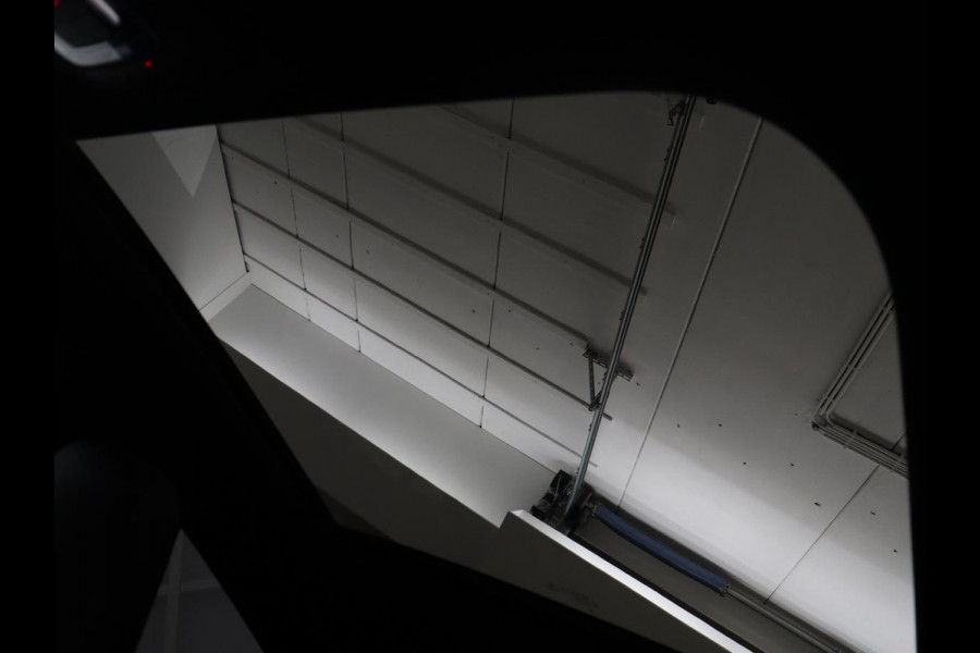 Mercedes-Benz CLA-Klasse 180 AMG | Panoramadak | Stoelverwarming | Leder/Alcantara | Memory | Matrix LED | Sfeerverlichting | Keyless | Navigatie | Widescreen