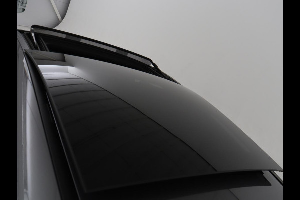 Mercedes-Benz CLA-Klasse 180 AMG | Panoramadak | Stoelverwarming | Leder/Alcantara | Memory | Matrix LED | Sfeerverlichting | Keyless | Navigatie | Widescreen