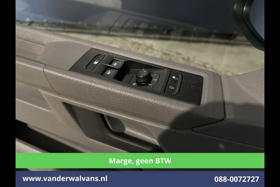 Volkswagen Transporter 2.0 TDI 150pk **Marge, GEEN BTW** L2H1 Euro6 Airco | 2500kg Trekhaak | Cruisecontrol | Stoelverwarming Parkeersensoren, Bijrijdersbank