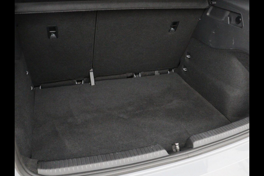 CUPRA Born Adrenaline One 62 kWh | Stoelverwarming | 19'' | Sfeerverlichting | Adaptive cruise | Carplay | Navigatie | Full LED | Camera | Stuurverwarming