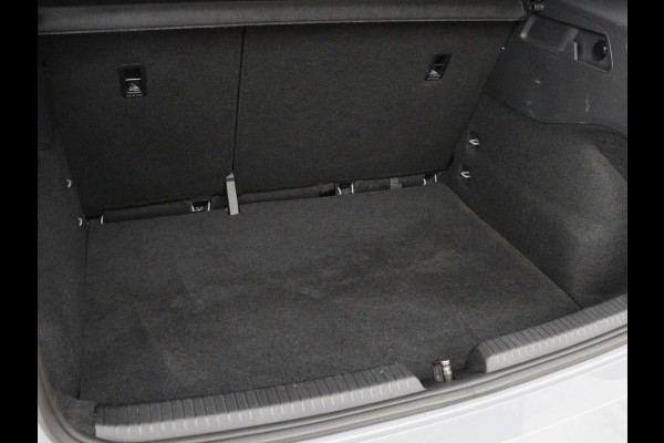 CUPRA Born Adrenaline One 62 kWh | Stoelverwarming | 19'' | Sfeerverlichting | Adaptive cruise | Carplay | Navigatie | Full LED | Camera | Stuurverwarming