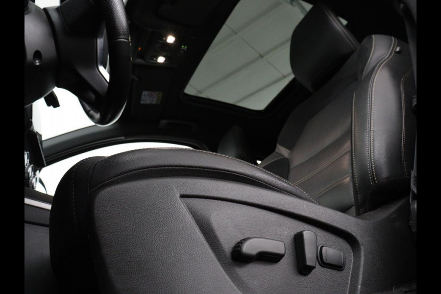 Renault Arkana 1.6 E-Tech hybrid 145 E-Tech engineered | Panoramadak | Stoelverwarming | Trekhaak | Leder/Alcantara | Carplay | Adaptive cruise | File Assistent | Navigatie | Sfeerverlichting