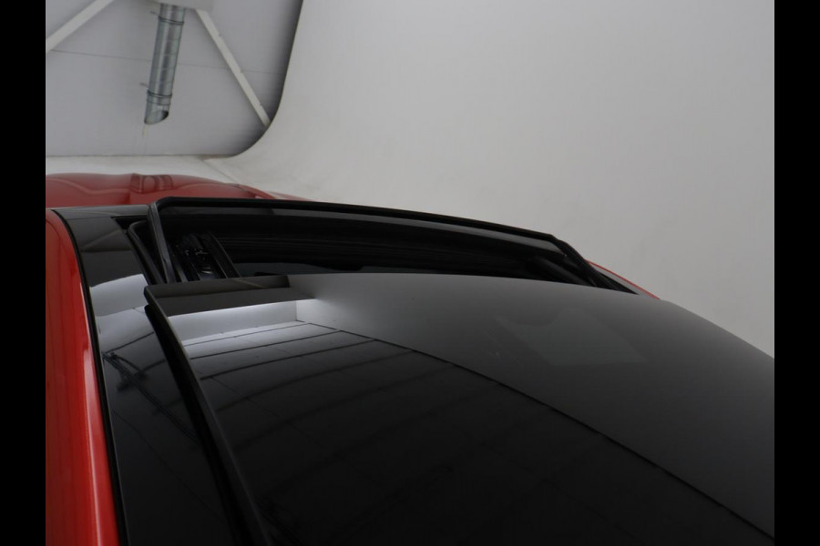 Renault Arkana 1.6 E-Tech hybrid 145 E-Tech engineered | Panoramadak | Stoelverwarming | Trekhaak | Leder/Alcantara | Carplay | Adaptive cruise | File Assistent | Navigatie | Sfeerverlichting