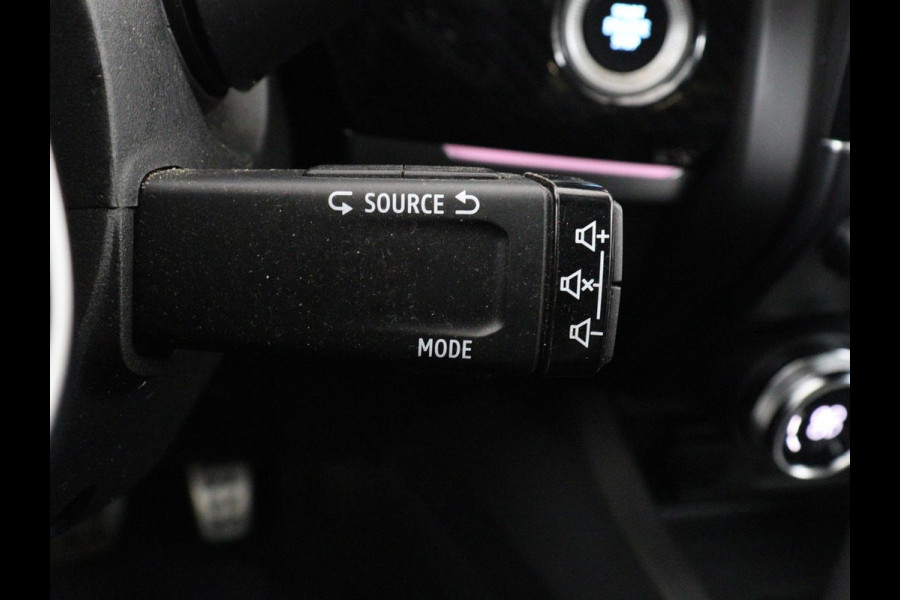 Renault Arkana 1.6 E-Tech hybrid 145 E-Tech engineered | Panoramadak | Stoelverwarming | Trekhaak | Leder/Alcantara | Carplay | Adaptive cruise | File Assistent | Navigatie | Sfeerverlichting