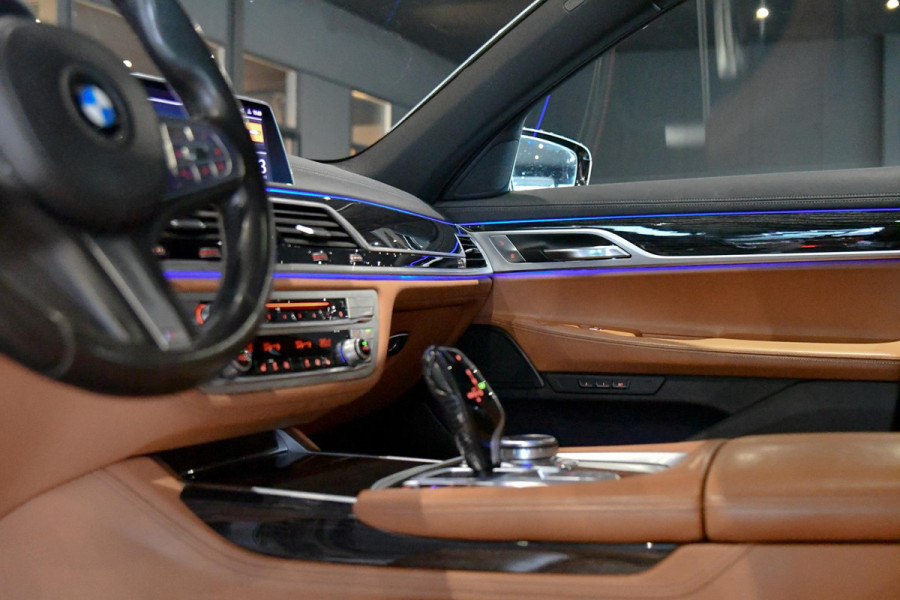 BMW 7 Serie 730d M-Sport. Pano, Softclose, HUD, Luchtv, 360, Keyless, Aero, Hifi, CarPlay, Sfeer!