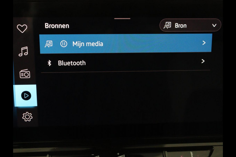 Volkswagen ID.3 Business 58 kWh | Stoel & stuurverwarming | Matrix LED | Carplay | Camera | Adaptive cruise | Keyless | Navigatie | Parkeerhulp | Bluetooth