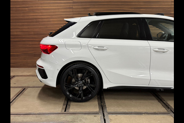 Audi A3 Sportback 35 TFSI S Black edition | S-Line | Pano | Camera | Matrix LED | RS-stoelen | Adaptive Cruise | Navigatie | NAP