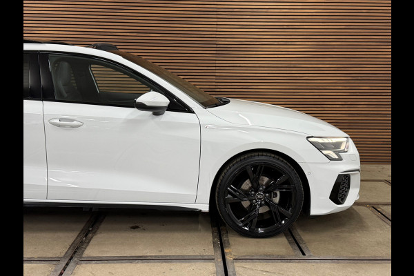 Audi A3 Sportback 35 TFSI S Black edition | S-Line | Pano | Camera | Matrix LED | RS-stoelen | Adaptive Cruise | Navigatie | NAP