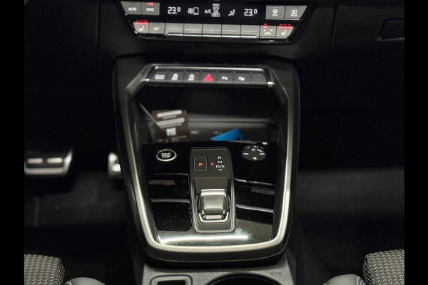 Audi A3 Sportback 35 TFSI S Black edition | S-Line | Pano | Camera | Matrix LED | RS-stoelen | Adaptive Cruise | Navigatie | NAP
