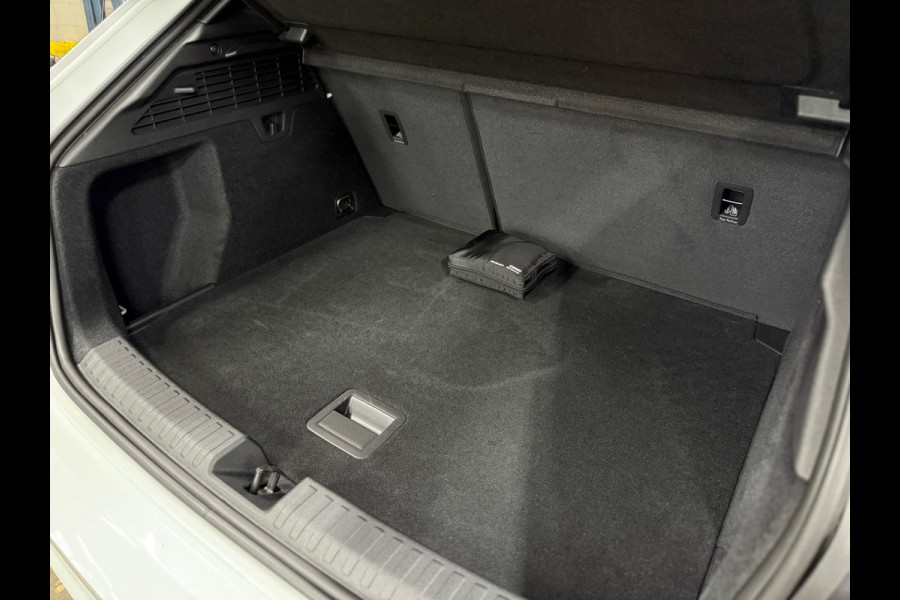 Audi A3 Sportback 35 TFSI S Black edition | S-Line | Pano | Camera | Matrix LED | RS-stoelen | Adaptive Cruise | Navigatie | NAP