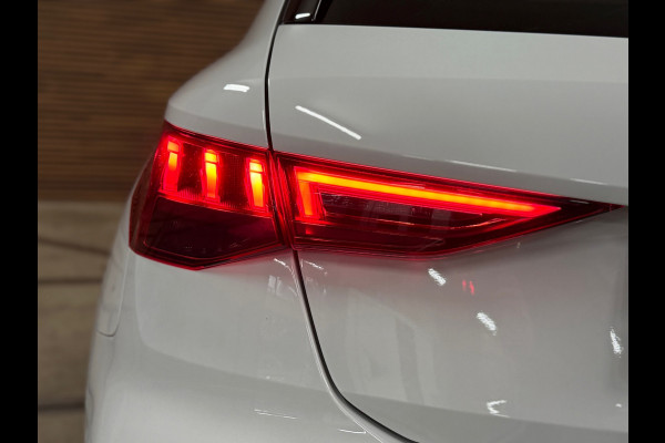 Audi A3 Sportback 35 TFSI S Black edition | S-Line | Pano | Camera | Matrix LED | RS-stoelen | Adaptive Cruise | Navigatie | NAP