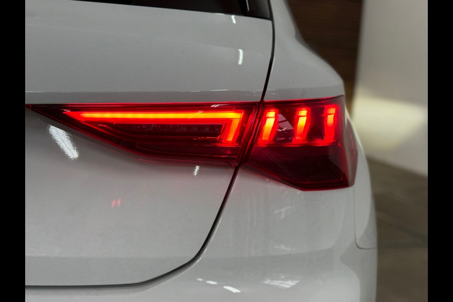 Audi A3 Sportback 35 TFSI S Black edition | S-Line | Pano | Camera | Matrix LED | RS-stoelen | Adaptive Cruise | Navigatie | NAP