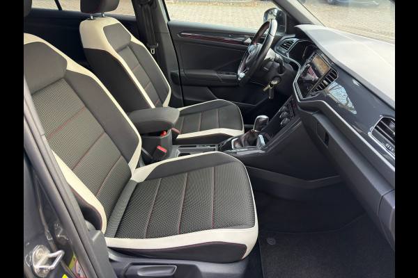 Volkswagen T-Roc 1.5 TSI Sport l Volledig Dealer Onderhouden l Virtual Cockpit l Navi l Automaat l ACC l trekhaak l