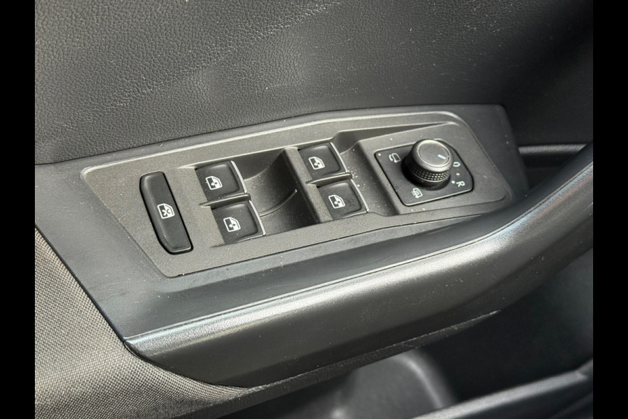 Volkswagen T-Roc 1.5 TSI Sport l Volledig Dealer Onderhouden l Virtual Cockpit l Navi l Automaat l ACC l trekhaak l