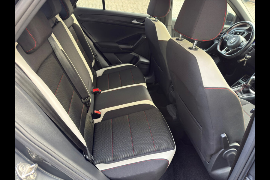 Volkswagen T-Roc 1.5 TSI Sport l Volledig Dealer Onderhouden l Virtual Cockpit l Navi l Automaat l ACC l trekhaak l