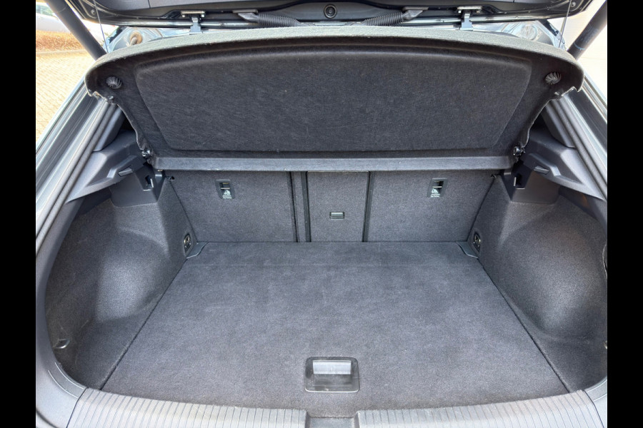 Volkswagen T-Roc 1.5 TSI Sport l Volledig Dealer Onderhouden l Virtual Cockpit l Navi l Automaat l ACC l trekhaak l
