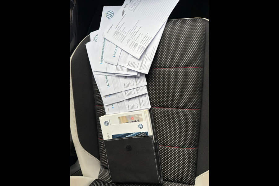 Volkswagen T-Roc 1.5 TSI Sport l Volledig Dealer Onderhouden l Virtual Cockpit l Navi l Automaat l ACC l trekhaak l