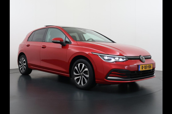 Volkswagen Golf 1.0 eTSI Life DODE HOEK | PANORAMADAK | AMBIENT LIGHT | ADD. CRUISE | VIRTUAL DASH | NAVIGATIE | MATRIX LED | COMFORT PACK |  RIJKLAARPRIJS incl. 12mnd BOVAG| STOELVERWARMING