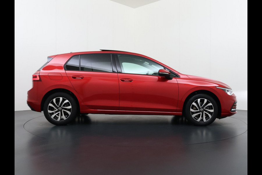 Volkswagen Golf 1.0 eTSI Life DODE HOEK | PANORAMADAK | AMBIENT LIGHT | ADD. CRUISE | VIRTUAL DASH | NAVIGATIE | MATRIX LED | COMFORT PACK |  RIJKLAARPRIJS incl. 12mnd BOVAG| STOELVERWARMING