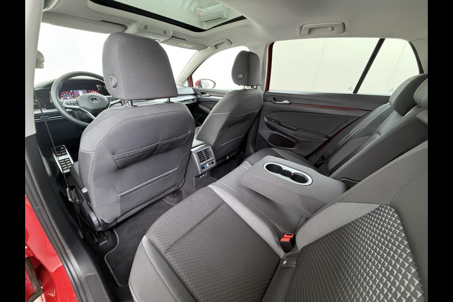 Volkswagen Golf 1.0 eTSI Life DODE HOEK | PANORAMADAK | AMBIENT LIGHT | ADD. CRUISE | VIRTUAL DASH | NAVIGATIE | MATRIX LED | COMFORT PACK |  RIJKLAARPRIJS incl. 12mnd BOVAG| STOELVERWARMING