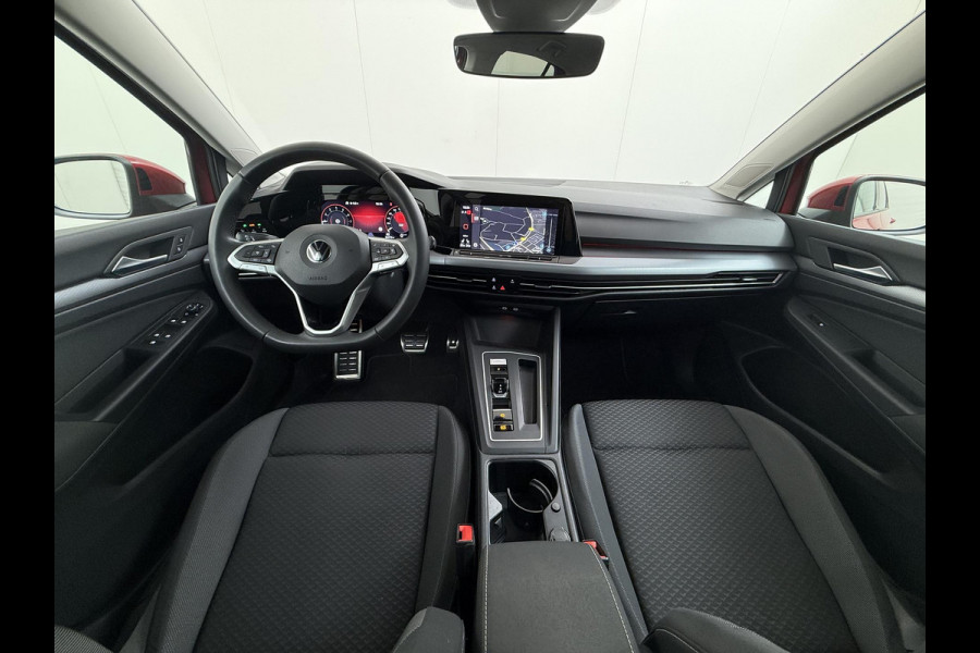 Volkswagen Golf 1.0 eTSI Life DODE HOEK | PANORAMADAK | AMBIENT LIGHT | ADD. CRUISE | VIRTUAL DASH | NAVIGATIE | MATRIX LED | COMFORT PACK |  RIJKLAARPRIJS incl. 12mnd BOVAG| STOELVERWARMING