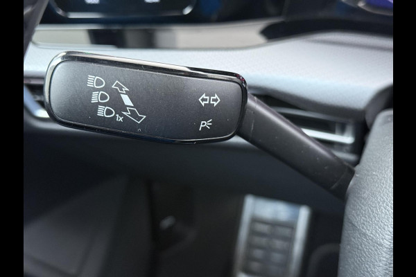 Volkswagen Golf 1.0 eTSI Life DODE HOEK | PANORAMADAK | AMBIENT LIGHT | ADD. CRUISE | VIRTUAL DASH | NAVIGATIE | MATRIX LED | COMFORT PACK |  RIJKLAARPRIJS incl. 12mnd BOVAG| STOELVERWARMING