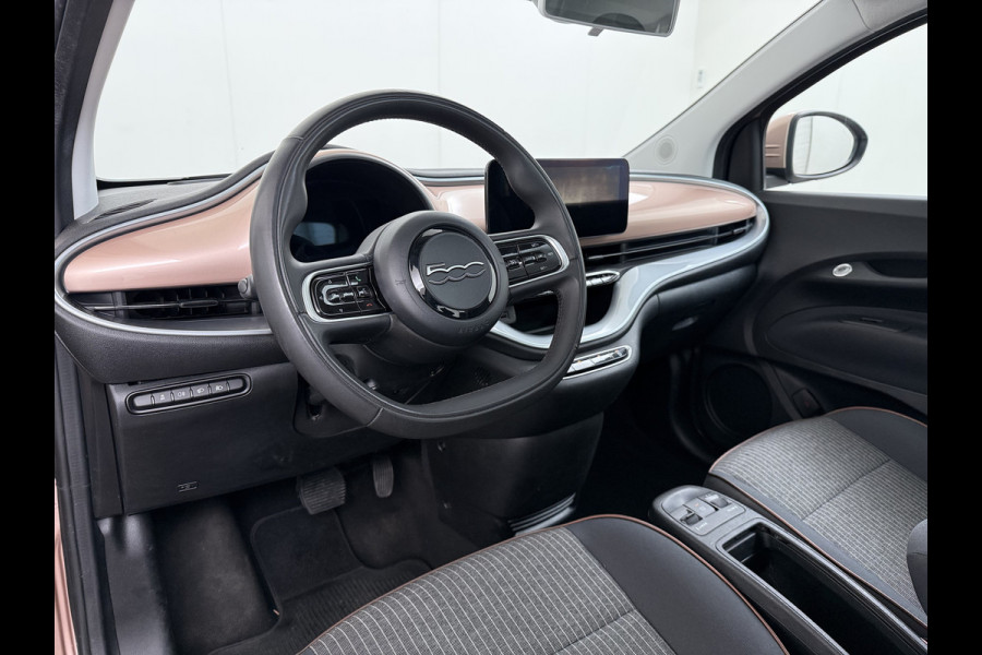 Fiat 500 Icon 42 kWh SOH 89% Panoramadak Navi Apple Carplay Android Auto Ecc Cruise Control Pdc Lmv 16" Lane Control Traffic Sign Recognition DAB Led SOH 89% Origineel Nederlandse Auto