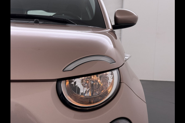 Fiat 500 Icon 42 kWh SOH 89% Panoramadak Navi Apple Carplay Android Auto Ecc Cruise Control Pdc Lmv 16" Lane Control Traffic Sign Recognition DAB Led SOH 89% Origineel Nederlandse Auto