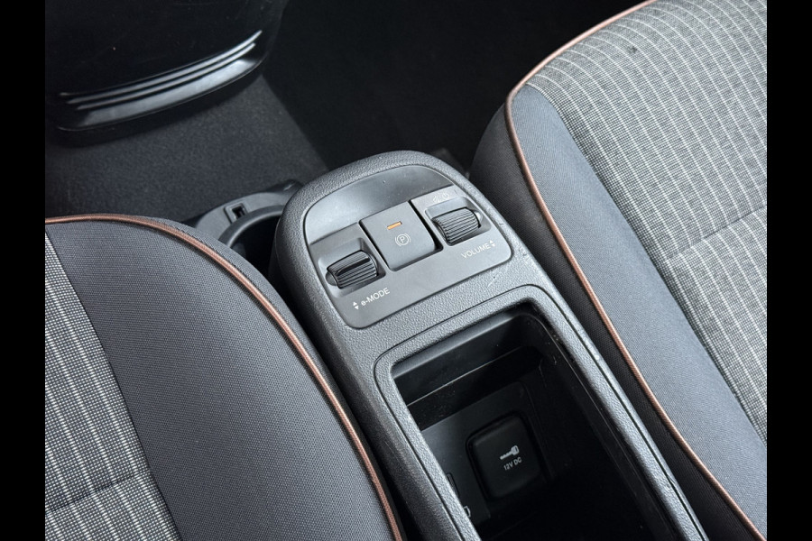 Fiat 500 Icon 42 kWh SOH 89% Panoramadak Navi Apple Carplay Android Auto Ecc Cruise Control Pdc Lmv 16" Lane Control Traffic Sign Recognition DAB Led SOH 89% Origineel Nederlandse Auto