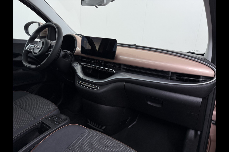 Fiat 500 Icon 42 kWh SOH 89% Panoramadak Navi Apple Carplay Android Auto Ecc Cruise Control Pdc Lmv 16" Lane Control Traffic Sign Recognition DAB Led SOH 89% Origineel Nederlandse Auto