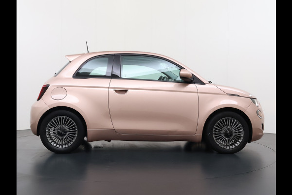 Fiat 500 Icon 42 kWh SOH 89% Panoramadak Navi Apple Carplay Android Auto Ecc Cruise Control Pdc Lmv 16" Lane Control Traffic Sign Recognition DAB Led SOH 89% Origineel Nederlandse Auto