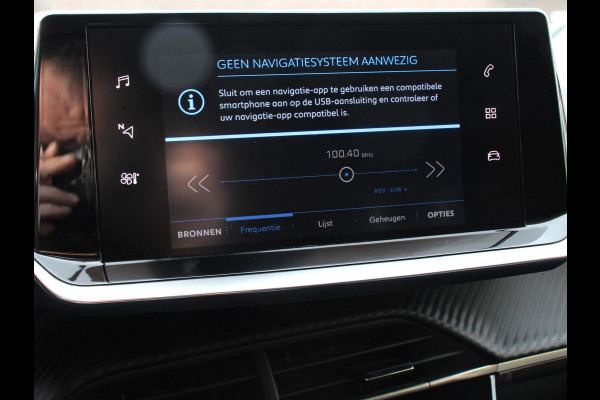 Peugeot 208 1.2 PureTech Allure Pack | Navigatie | Apple Carplay/Android Auto | Airco | Parkeer sensoren | Cruise Control | Led | Lichtmetalen Velgen | Stoelverwarming