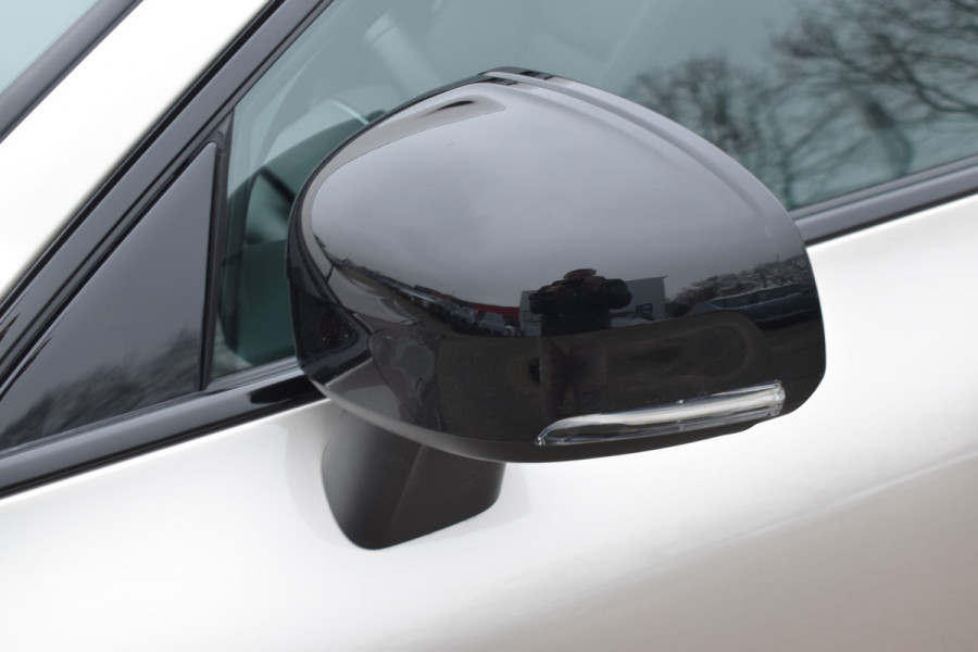 Volvo XC60 T6 350PK Plug-in hybrid AWD Plus Dark | Trekhaak | All seasons | 360 Camera | Panodak | ACC