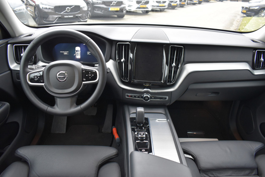 Volvo XC60 T6 350PK Plug-in hybrid AWD Plus Dark | Trekhaak | All seasons | 360 Camera | Panodak | ACC