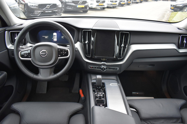 Volvo XC60 T6 350PK Plug-in hybrid AWD Plus Dark | Trekhaak | All seasons | 360 Camera | Panodak | ACC