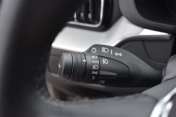 Volvo XC60 T6 350PK Plug-in hybrid AWD Plus Dark | Trekhaak | All seasons | 360 Camera | Panodak | ACC