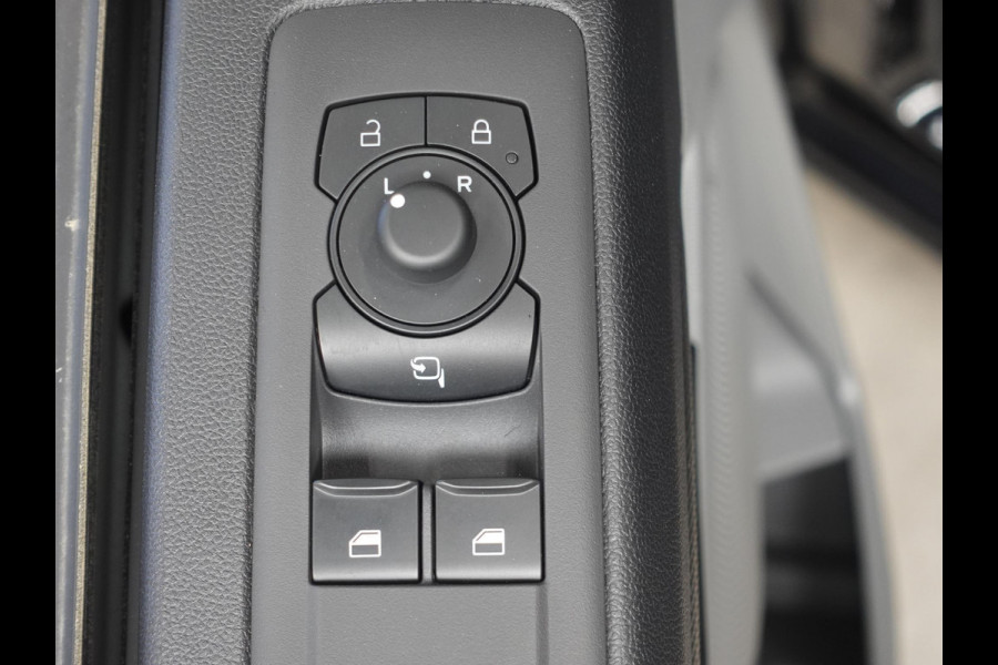 Ford Transit Custom 300 2.0 TDCI L2H1 Trend Nieuw Model Ford Transit Custom 300 2.0 TDCI L2H1 Trend NM Navi Cruise Camera Parkeersensoren Trekhaak