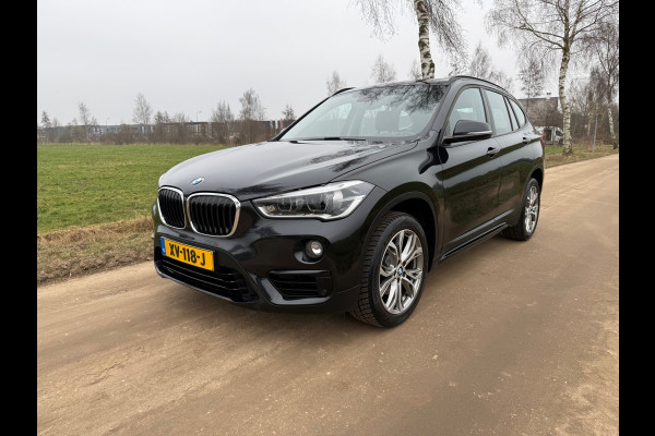 BMW X1 sDrive18i Executive Edition | NED AUTO | HUD | PANORAMADAK | HOGE INSTAP | TREKHAAK |