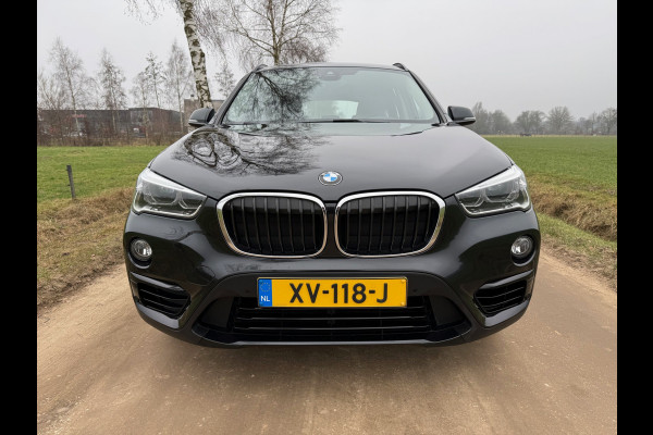 BMW X1 sDrive18i Executive Edition | NED AUTO | HUD | PANORAMADAK | HOGE INSTAP | TREKHAAK |
