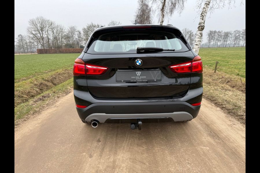 BMW X1 sDrive18i Executive Edition | NED AUTO | HUD | PANORAMADAK | HOGE INSTAP | TREKHAAK |